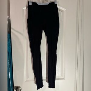 Fabletics leggings
Size small - no tag
3 mesh pockets on each side